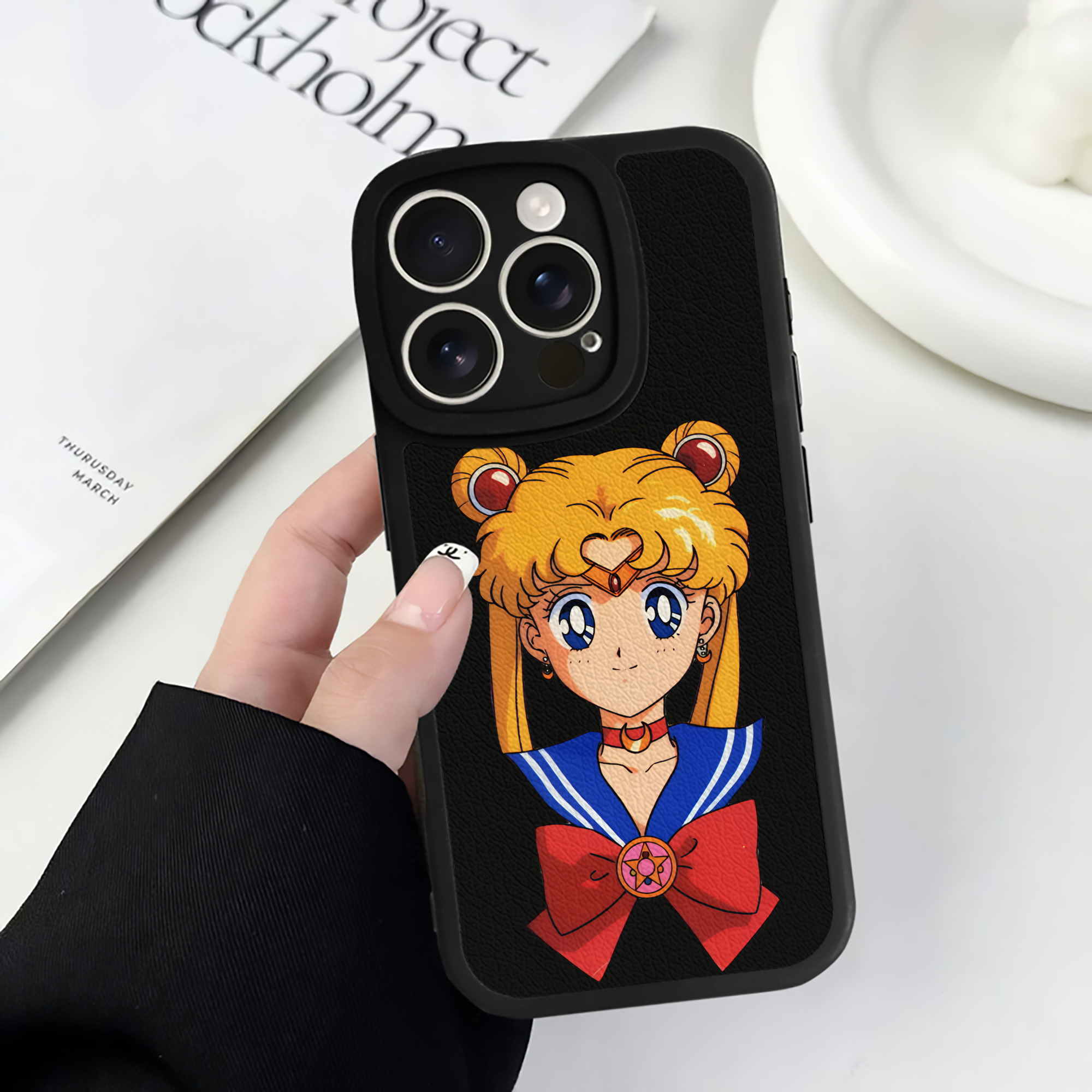 （画像用） 美少女戦士セーラームーン 月野 うさぎ つきの うさぎ Sailor Moon Tsukino Usagi 【iPhone 16シリーズ対応】シリコンスマホケース（レザー調） 材質：シリコン